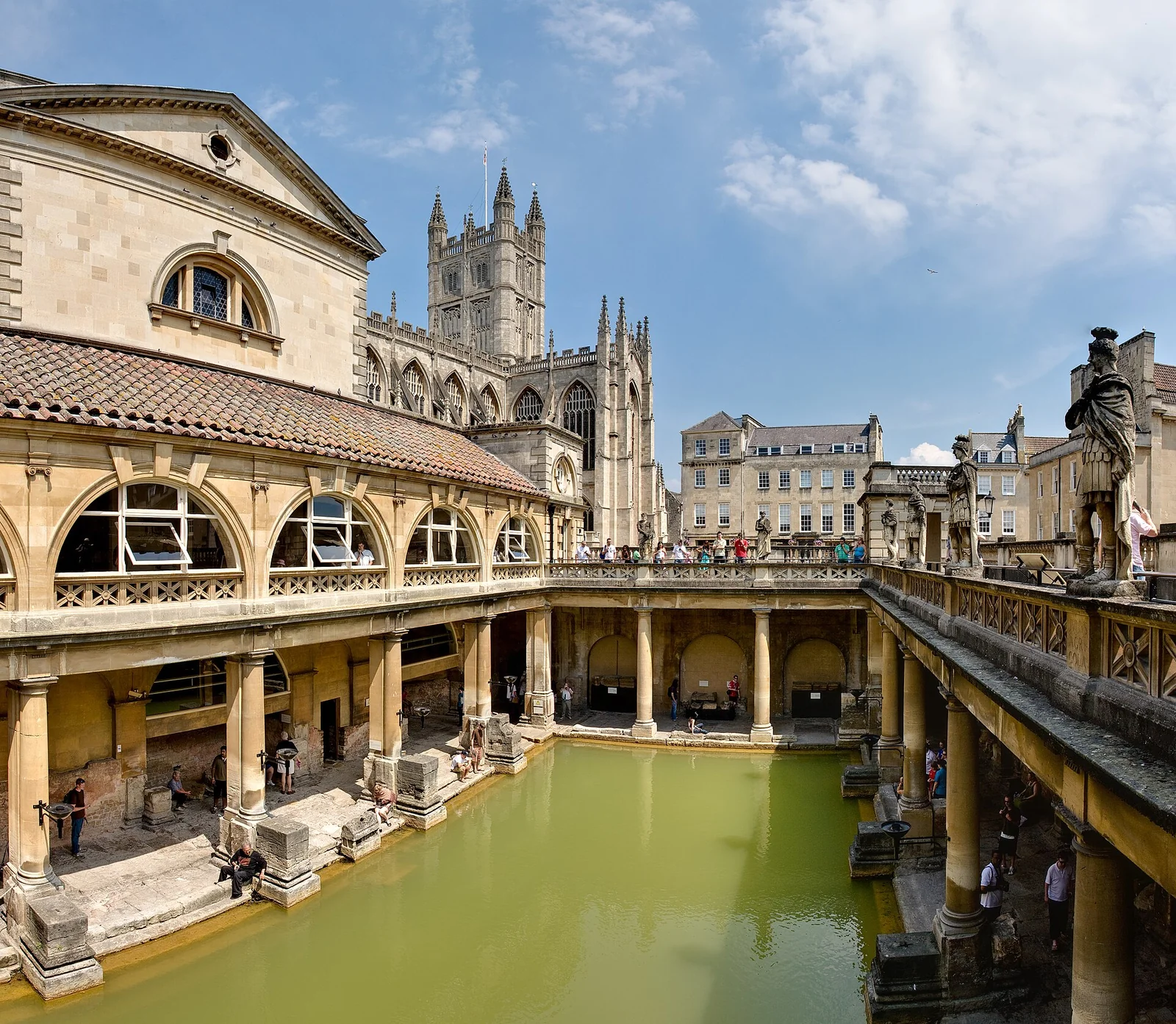 Le Grand Bain et les galeries des thermes romains de Bath.