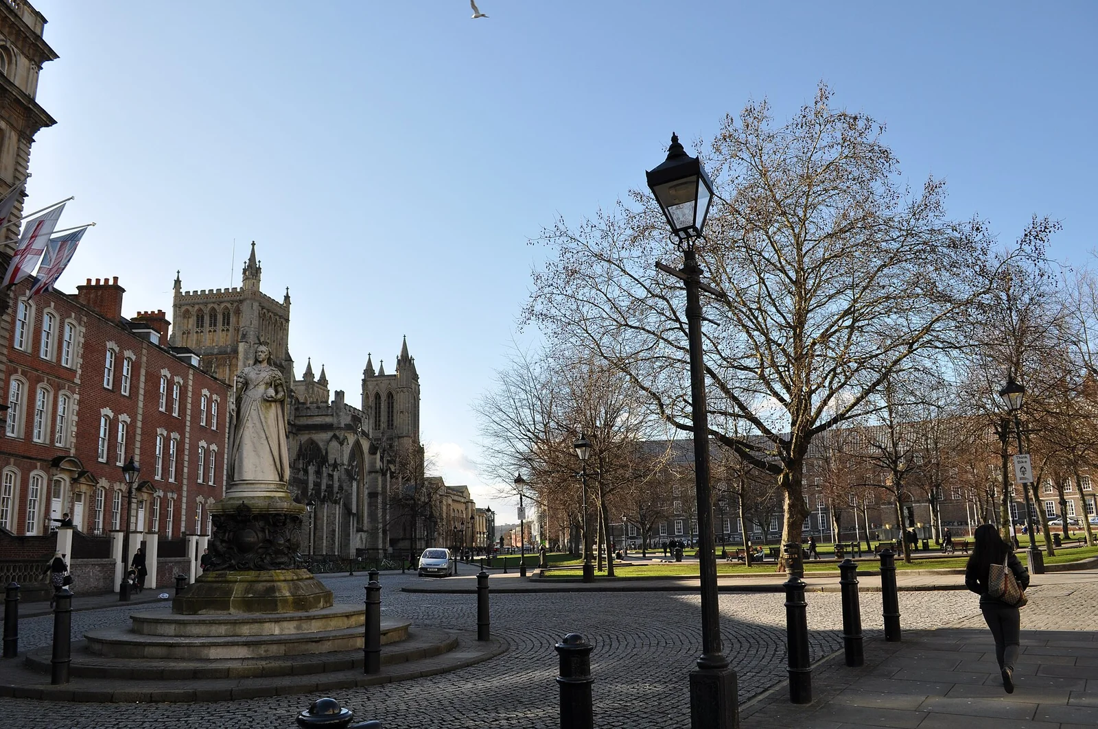 College Green devant la cathédrale de Bristol.