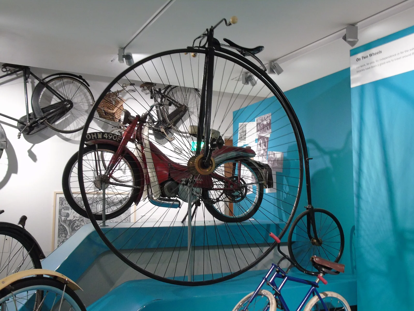 Des vélos historiques exposés au musée M Shed, à Bristol.